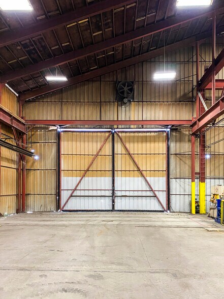 More Photos Of 3515 Dawson Rd, Tulsa Manufacturing For Lease