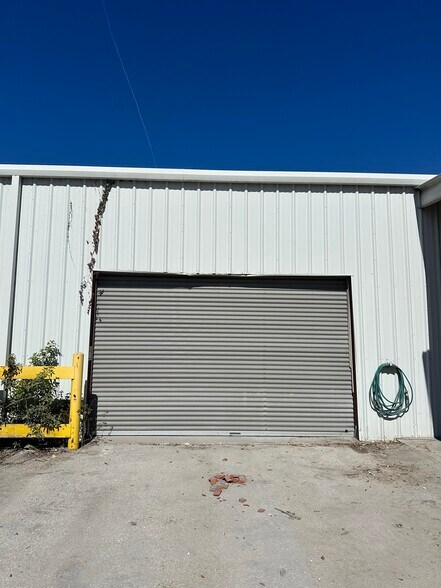 More Photos Of 1125 9th Ave E, Bradenton Warehouse For Sale