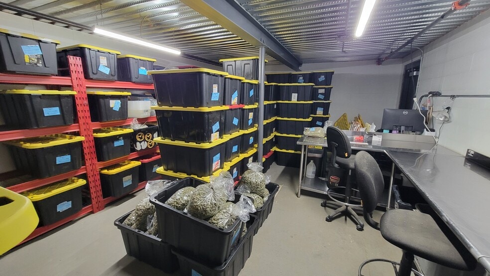 More Photos Of 515 Hammontree Dr, Morenci Industrial For Sale