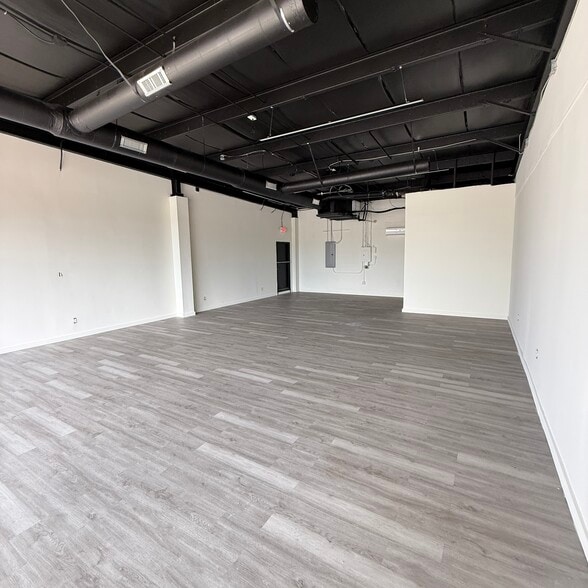More Photos Of 6820 N Main St, Columbia Storefront Retail Office For Lease