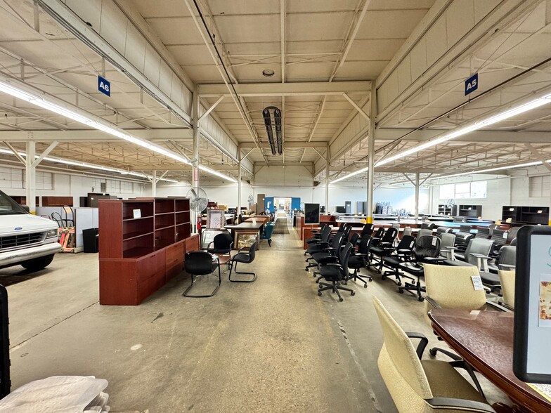 More Photos Of 3448 Shelby St, Indianapolis Flex For Sale