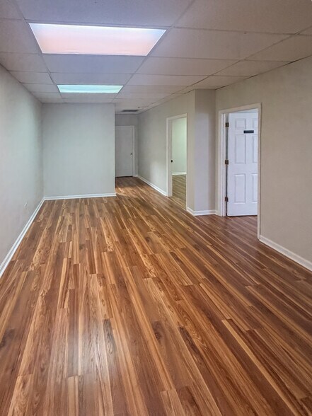 More Photos Of 890 Johnnie Dodds Blvd, Mount Pleasant Office For Lease