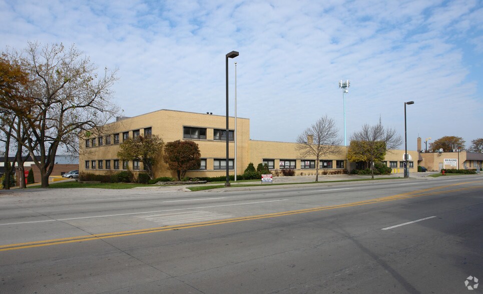 More Photos Of 5818 S Archer Rd, Summit Loft Creative Space For Sale