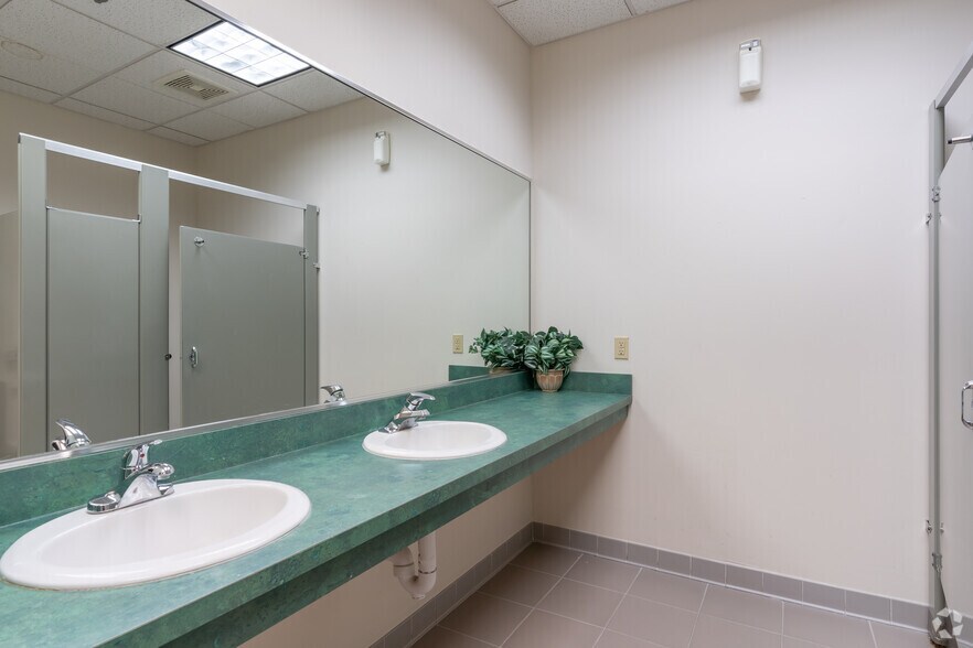 More Photos Of 300 Creek View Rd, Newark Office For Lease