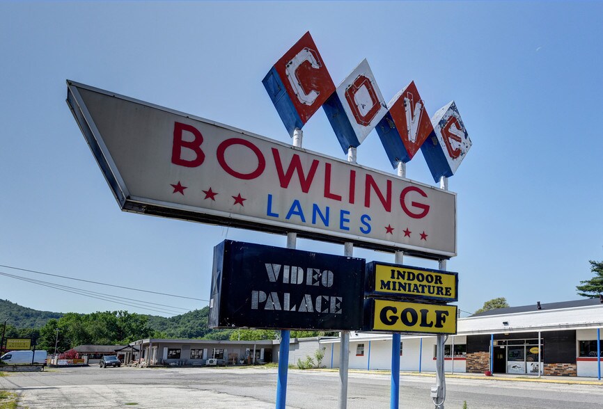 More Photos Of 109 Stockbridge Rd, Great Barrington Bowling Alley For Sale