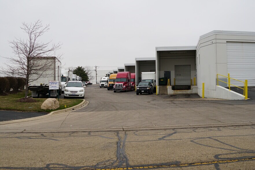 More Photos Of 1312 Marquette Dr, Romeoville Warehouse For Lease