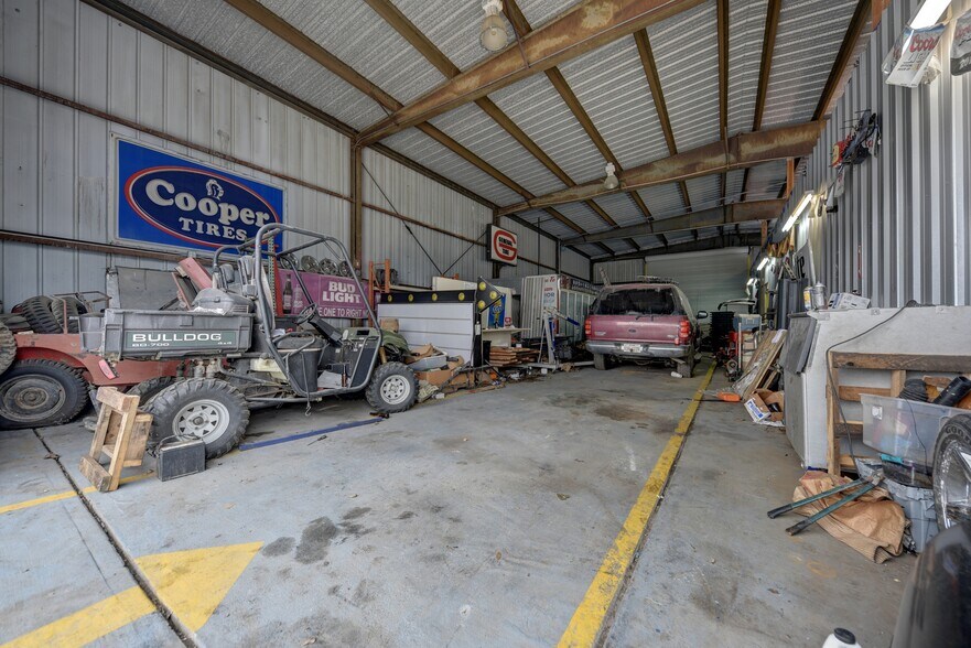 More Photos Of 307 E Alamo St, Brenham Auto Repair For Sale