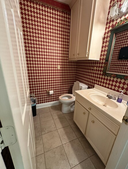 More Photos Of 1911 Dunbarton Dr, Jackson Office For Sale