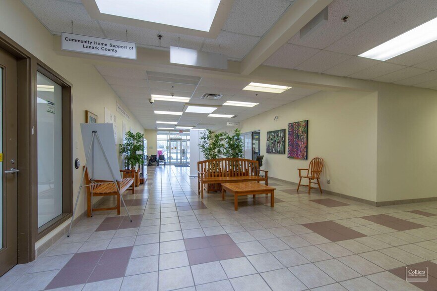 More Photos Of 40 Sunset Blvd, Perth Showroom For Lease