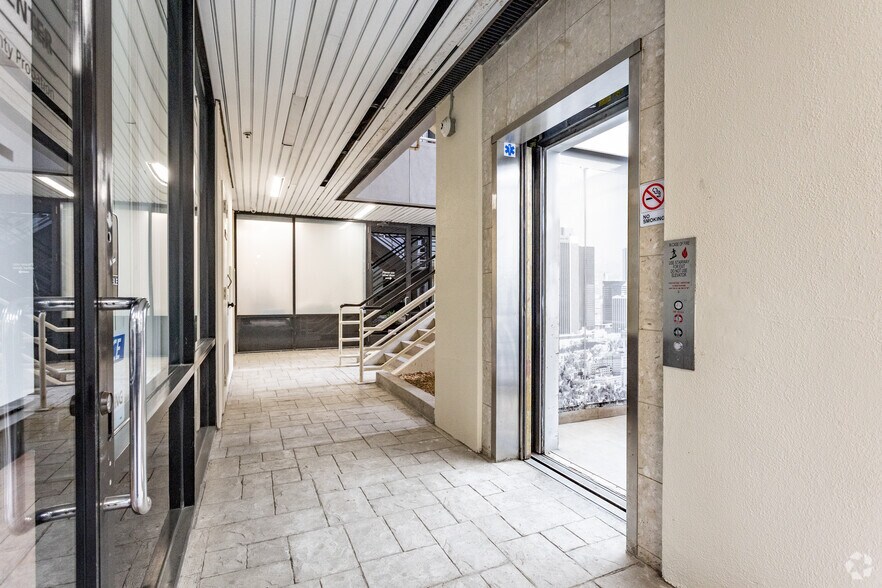 More Photos Of 901 W Civic Center Dr, Santa Ana Office For Sale