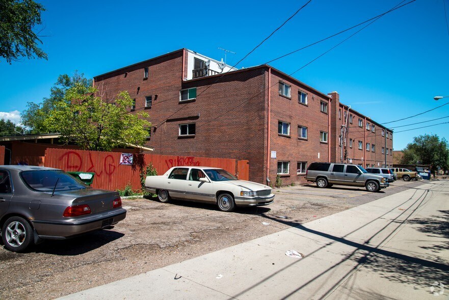 More Photos Of 1960 Dallas St, Aurora Apartments For Sale