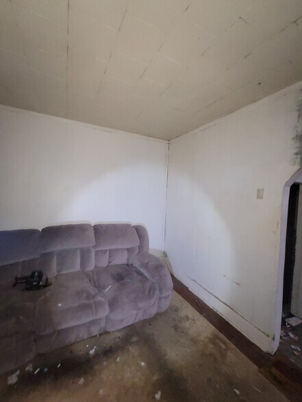 More Photos Of 1823 W 8th St, Muncie Multifamily For Sale