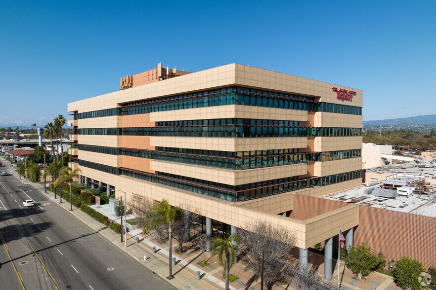 More Photos Of 625 N Grand Ave, Santa Ana Office For Sale