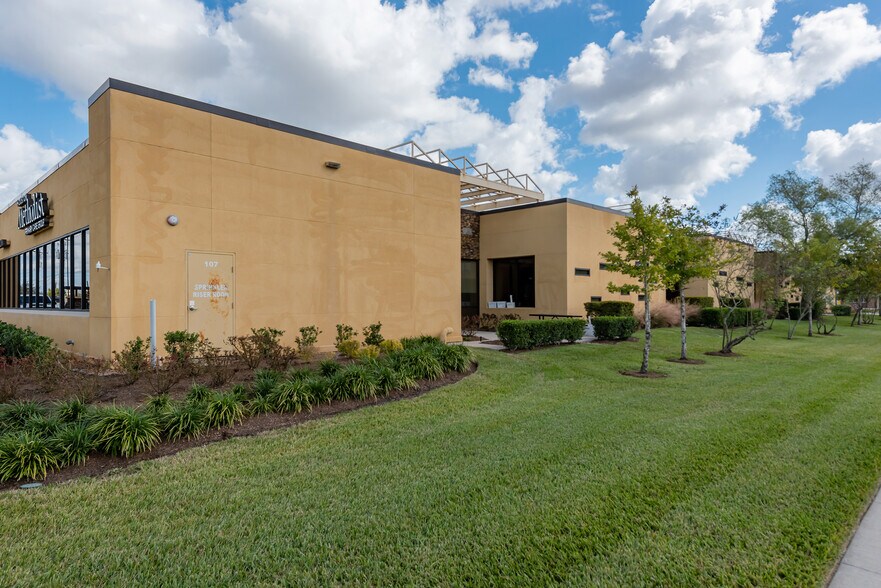More Photos Of 107-113 Woodlawn Dr, Friendswood Medical For Lease