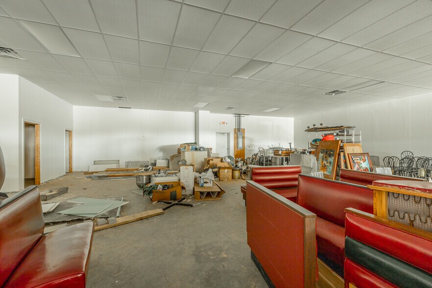 More Photos Of 150 Pearl Dr, LaFayette Restaurant For Sale