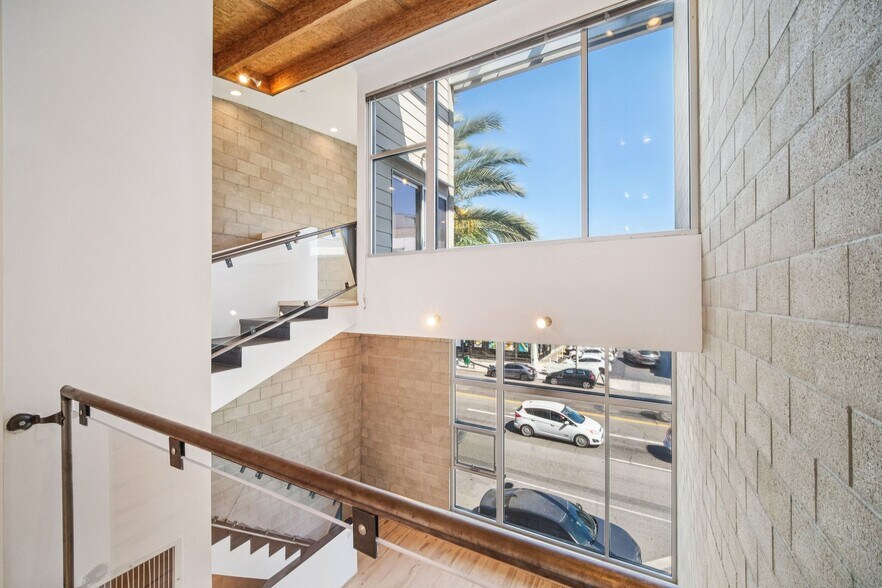 More Photos Of 717 N Highland Ave, Los Angeles Flex For Sale