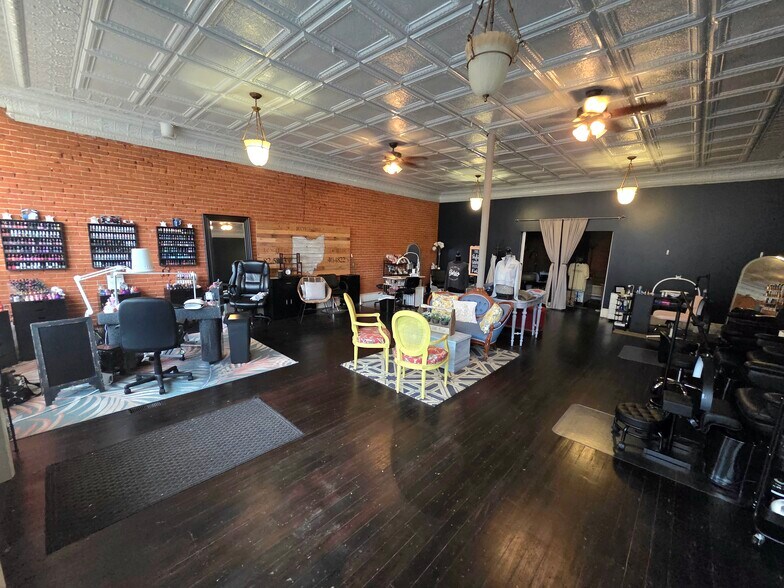 More Photos Of 105 E Mansfield St, Bucyrus General Retail For Sale