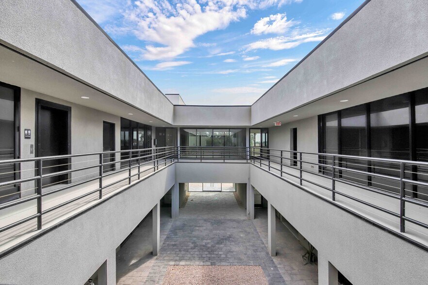 More Photos Of 1212 W Camelback Rd, Phoenix Medical For Lease