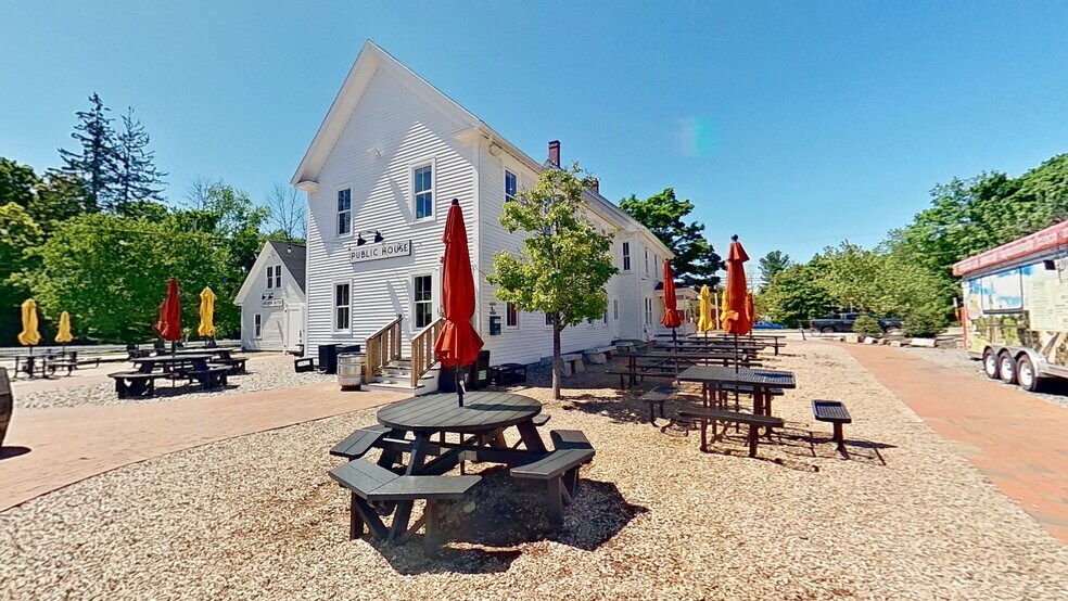 More Photos Of 15 Newmarket Rd, Durham Freestanding For Sale