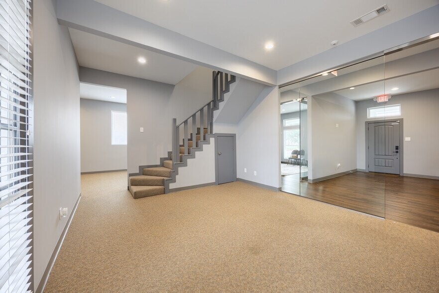 More Photos Of 259 Ranch Trl, Rockwall Office For Lease