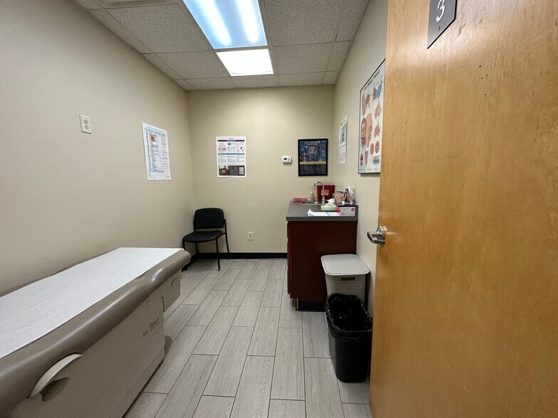 More Photos Of 1740 Oak Tree Rd, Edison Medical For Lease