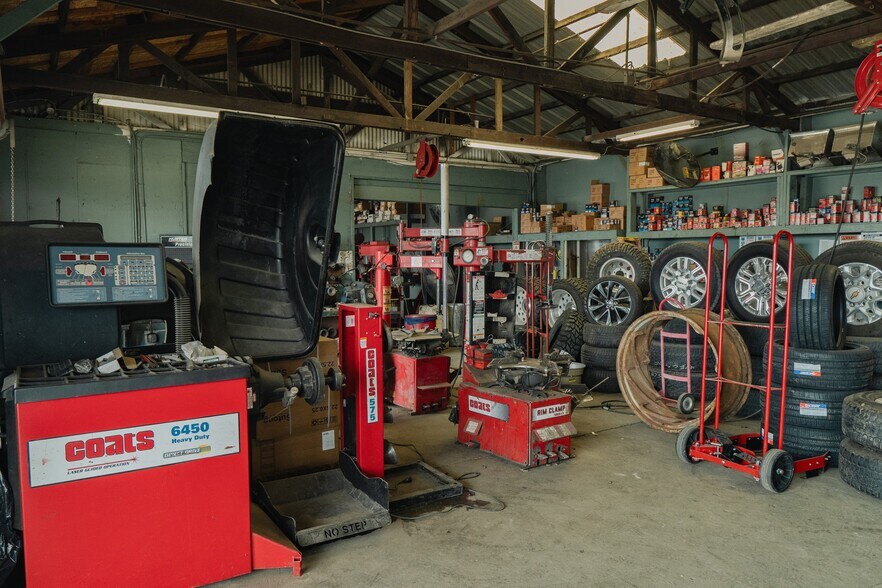 More Photos Of 6886 Santa Fe Dr, Winton Auto Repair For Sale