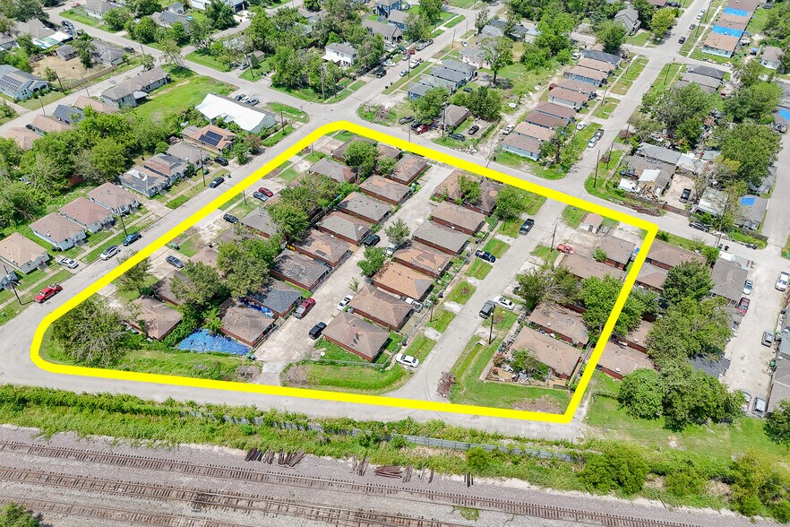 More Photos Of 2101 Hutton St, Houston Apartments For Sale