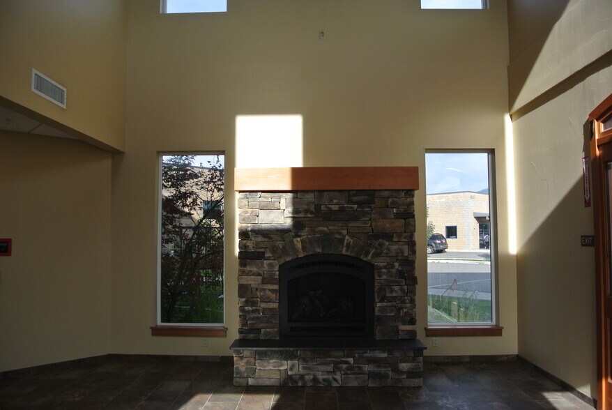 More Photos Of 3875 N Schreiber Way, Coeur d'Alene Warehouse For Lease