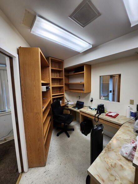 More Photos Of 920 Lawn Ave, Sellersville Medical For Sale