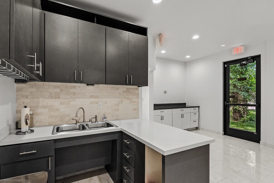 More Photos Of 1695 E Southlake Blvd, Southlake Freestanding For Lease