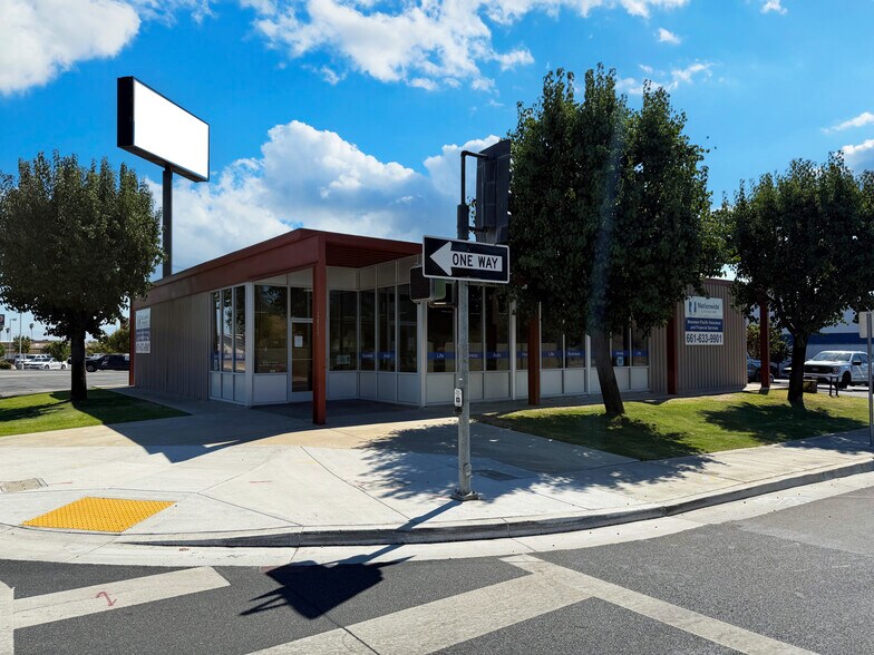 More Photos Of 2601 Union Ave, Bakersfield Showroom For Lease