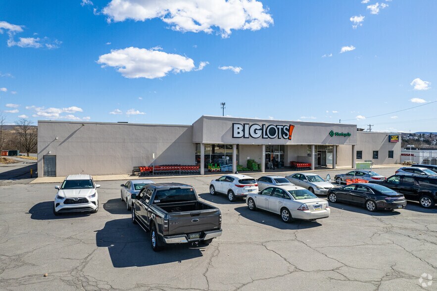 More Photos Of 1010 O'Neill Hwy, Dunmore Storefront For Lease