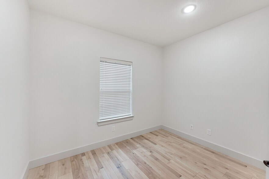 More Photos Of 8201 Mid Cities Blvd, North Richland Hills Office For Sale