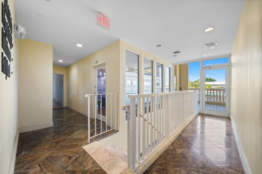 More Photos Of 430 S Dixie Hwy, Miami Office For Lease