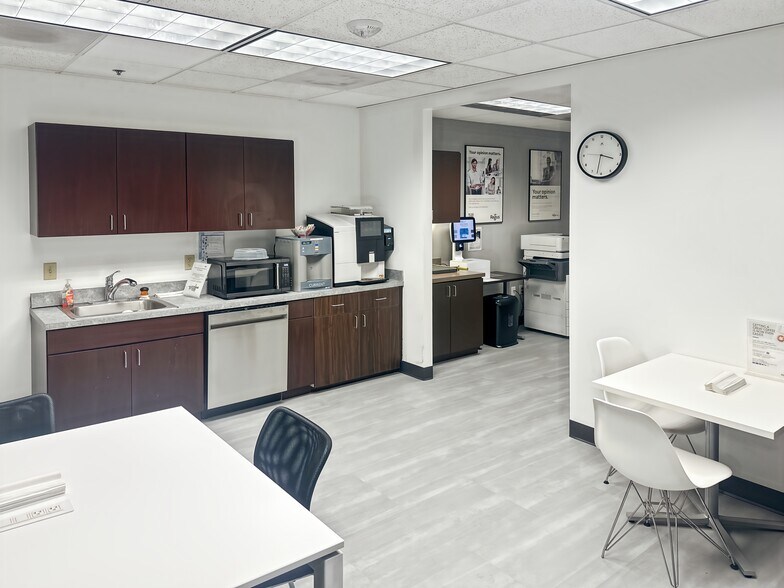 More Photos Of 780 Lynnhaven Pky, Virginia Beach Coworking Space