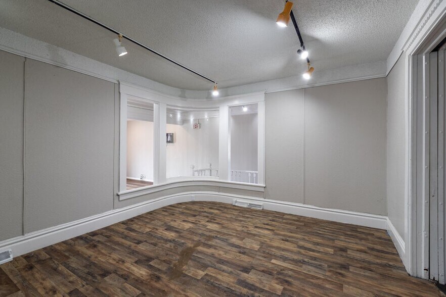More Photos Of 1601 Jackson St, La Crosse General Retail For Sale