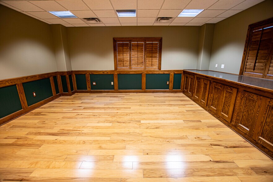 More Photos Of 17231 Bel-Ray Pl, Belton Office For Lease