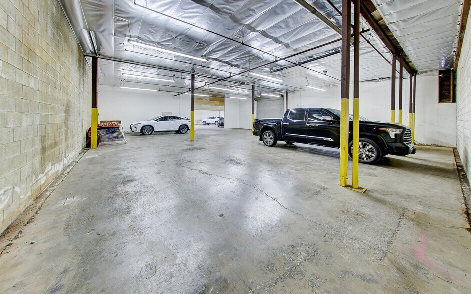 More Photos Of 15220-15250 Texaco Ave, Paramount Warehouse For Lease