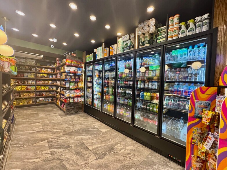 More Photos Of 322 Union Ave, Brooklyn General Retail For Sale