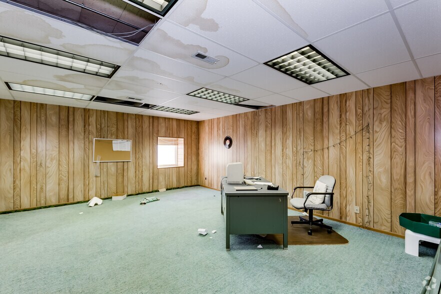 More Photos Of 705 N 2nd Ave, Dodge City Loft Creative Space For Sale