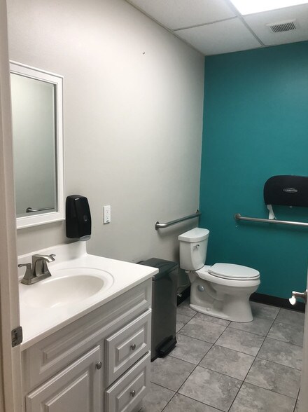 More Photos Of 13555 Automobile Blvd, Clearwater Medical For Lease