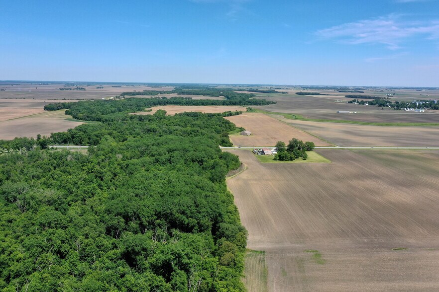 More Photos Of 3209 N State Rt 1, Saint Anne Flex For Sale