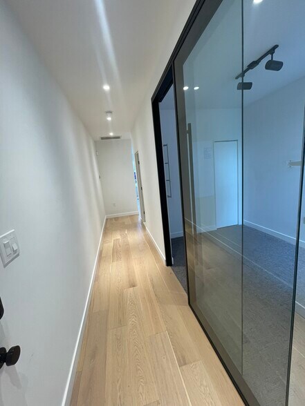 More Photos Of 709 D St SE, Washington Storefront For Lease