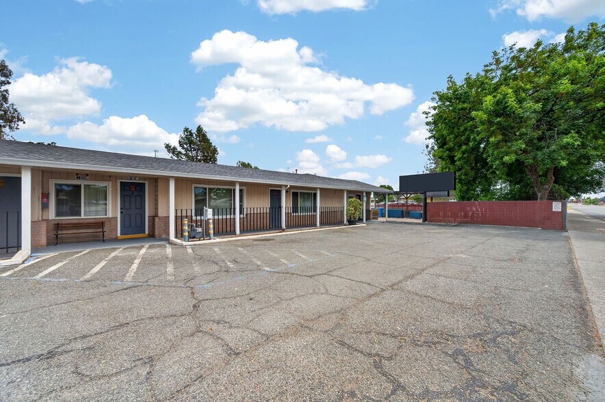 Primary Photo Of 2010 Feather River Blvd, Oroville Hotel For Sale