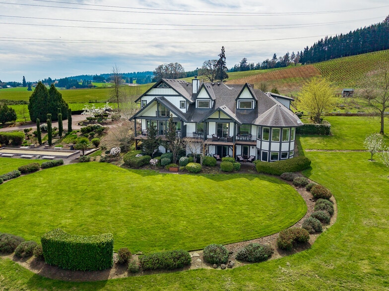 Primary Photo Of 20300 NE Highway 240, Newberg Hotel For Sale