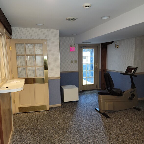 More Photos Of 600 Main St, Riverton Office For Sale