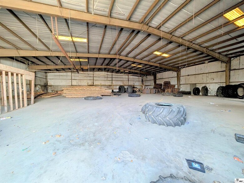 More Photos Of 830 Carter St, Winnsboro Industrial For Sale