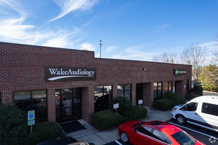 More Photos Of 1950-1988 S Main St, Wake Forest Freestanding For Lease