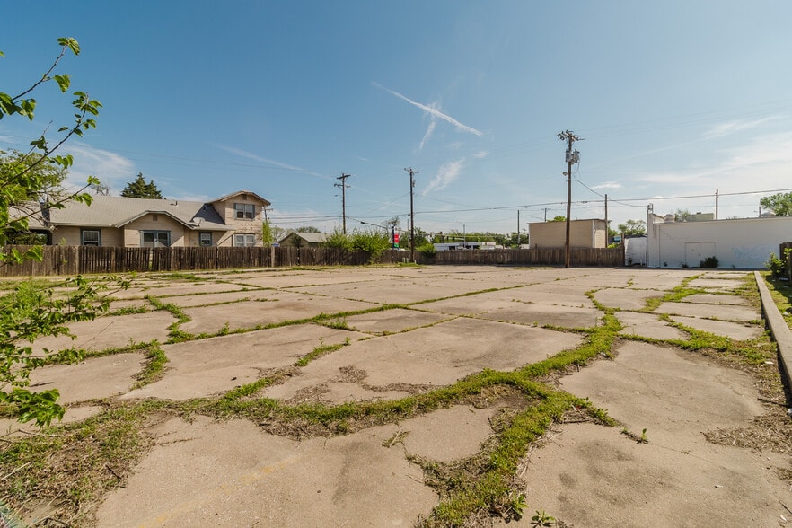 More Photos Of 1015 S Meridian Ave, Wichita Auto Repair For Sale