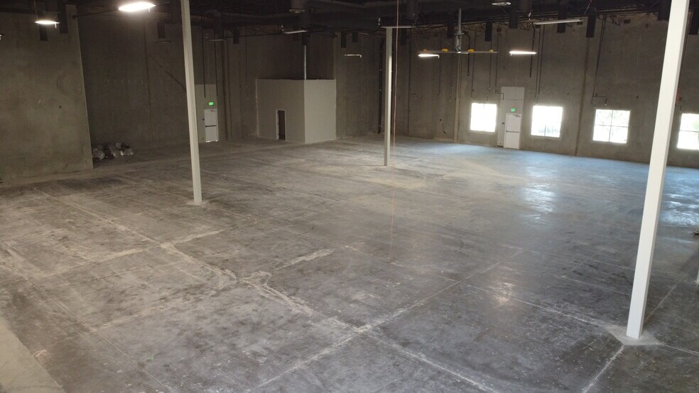 More Photos Of 73605 Dinah Shore Drive, Palm Desert Warehouse For Lease